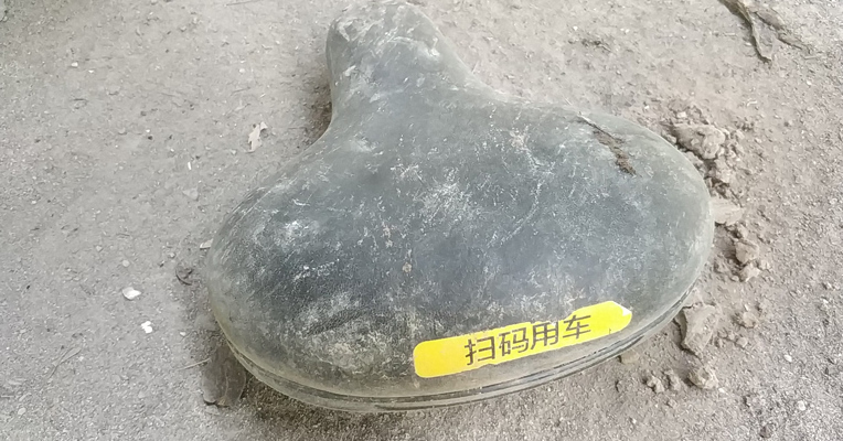 视频丨ofo西安办公室搬进居民小区之后，我们还是没找到人