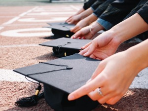 “1个留学生配3个学伴”引争议 山东大学学生称有助文化交融
