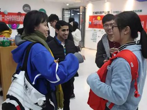 山东大学为“结交外国异性”的学伴项目道歉！但一个细节值得注意