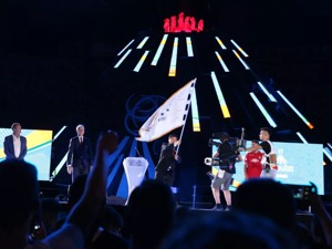 成都接旗那不勒斯，世界大运会正式进入“成都时间”！
