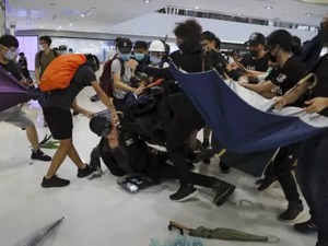 港警：咬断警员手指行为犹如野兽