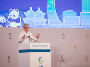 专访诺奖得主保罗·罗默：城市竞争必然产生梯度差异 收缩城市应制定差异化战略