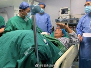 人人娱乐CEO廖宝军回应每经记者：任达华在病床接受警察询问口供