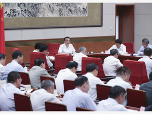 非税收入同比为何大涨？总理在座谈会权威答疑！每经专访参会专家李迅雷，学者都不解的现象下埋藏着丰富细节和真相