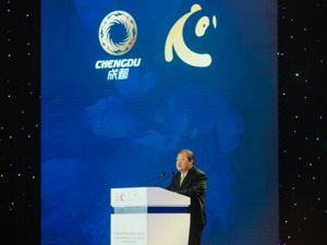 中国作协副主席吉狄马加： 任何时候都不能让城市建设和人变成对抗关系