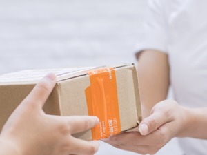 蓝店惹恼超市小老板：5000个快递、3个月的血汗钱，“快递最后100米”起风波