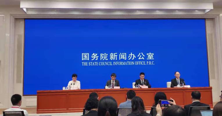 中国贸促会副会长卢鹏起：本届中国—东盟商务与投资峰会以“共建‘一带一路’，共绘合作愿景”为主题