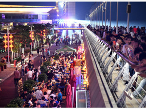 提升商业步行街、减免景区门票、发展文旅场所夜间餐饮……国务院为促消费再出政策“组合拳”