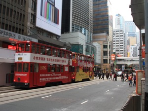 香港市民在美领馆前抗议美国干预香港事务