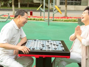 老年大学也被搬到了网上，护肤、阅读、养生最受关注