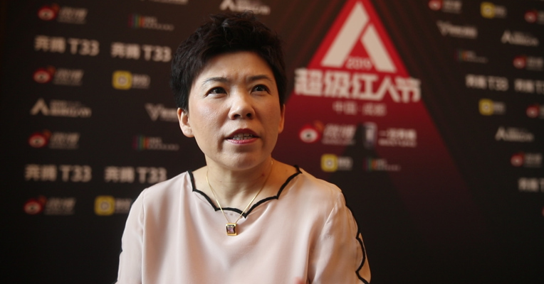 视频｜邓亚萍谈孙杨颁奖合影风波：拒登领奖台行为让人遗憾