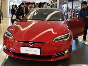 特斯拉悄悄上线“全自动驾驶”功能！用户嫌贵，马斯克威胁再涨价