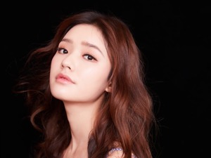 林允、黎贝卡相遇Buy时代： 明星和时尚博主的边界在模糊，大牌的“带货渴望”更加深