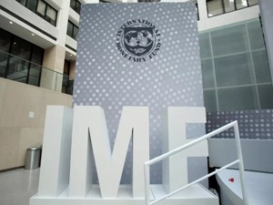 将中国列为“汇率操纵国”，美国还找IMF评理，然而…