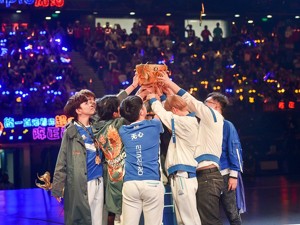 头奖1344万！王者荣耀首个世冠冠军诞生 幕后大赢家是斗鱼？