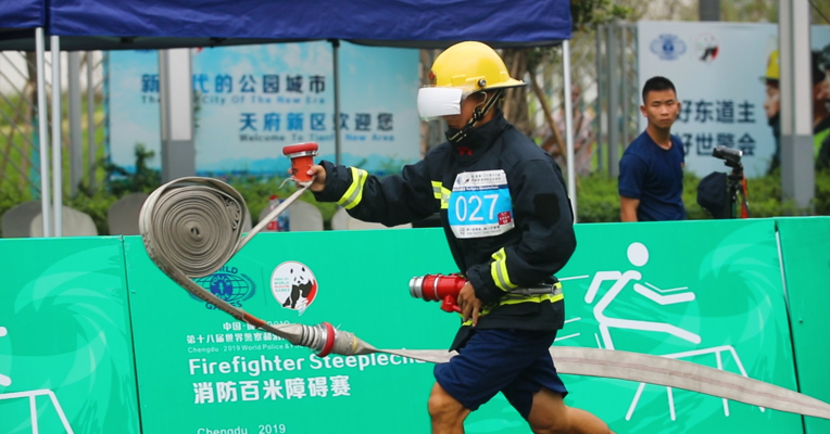 视频丨世警会新项目——“消防百米障碍”在天府新区展开对决