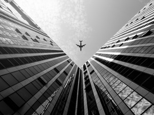 No zuo, No die！19天蒸发超百亿，机构下调评级“强烈卖出”，国泰航空昨夜紧急表态