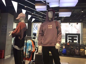 曾三年亏损31亿 如今年入百亿  李宁逆袭了？