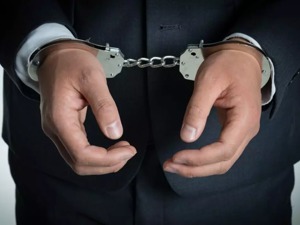 银行干部挪用1400万到澳门赌博，逃亡21年后自首：常以馒头稀饭充饥