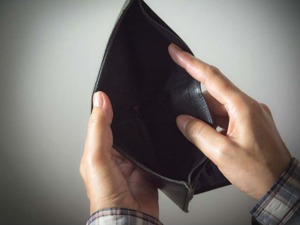 质疑公司缺乏偿债能力 债权人申请对*ST盐湖进行重整