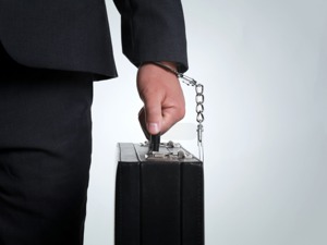 中国警方成功从巴西引渡一名潜逃十年的涉黑犯罪主要嫌疑人