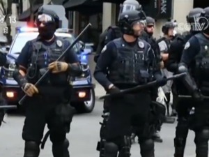 美国波特兰游行集会发生冲突 警方逮捕13人