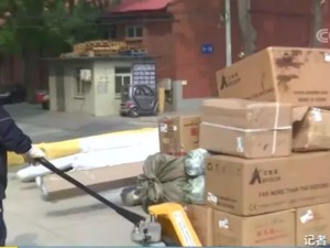 价值15万元包裹，竟被快递员当垃圾销毁！还只赔300元？德邦快递这样回应