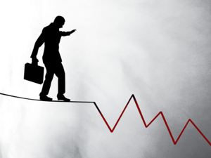 这只指数基金半年时间从转型走到清盘 不建仓、业绩倒数却还有资金在买入 