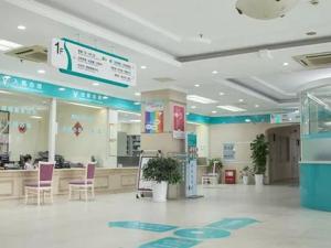 这家医院的员工苦，要拉5个人住院，有人把自己父亲都拿来凑数