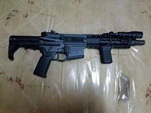 香港警方检获军火案再审，至少4支真枪均由美国寄出