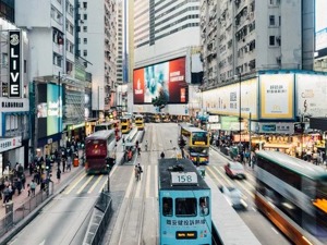 香港乱了谁遭殃？千元酒店跌至两三百，员工放“无薪假” 