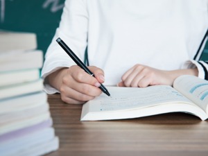 央视：依法打击“校闹”行为 为学校办学安全托底
