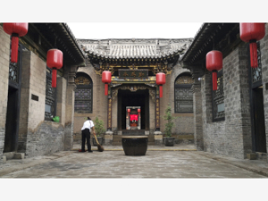 9家景区旺季闭门改造！乔家大院被摘5A后引连锁效应，山西旅游业要打这样一场战役……