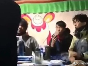 香港学生在珠峰举标语 被游客制止并报警