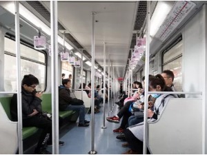 这三个城市官宣：地铁上手机外放声音，后果很严重！