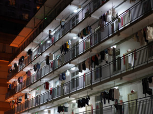 河北高校天价公寓：一学期16000，不交就断电，物价局起诉都没告赢