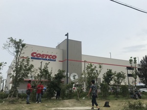 Costco大陆首店开业：人流量爆棚，排队结账要2小时！半天就被买到暂停营业
