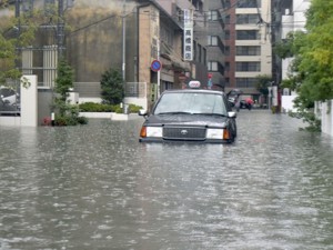 日本九州强降雨 至少1人死亡 24万人被疏散