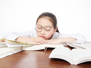 高中生近视率超八成 学习和视力竟成了一对天敌？