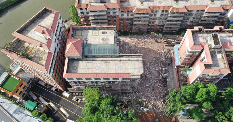 视频丨深圳罗湖单身公寓沉降坍塌追踪：事故楼周围多栋居民被疏散   