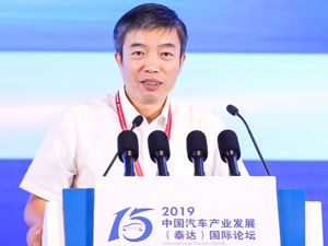 工信部罗俊杰：新能源汽车产业急需转换发展动力