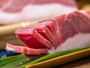 农业农村部:当前肉类供应有保障 生猪生产将逐步恢复