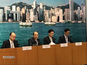 香港保安局局长：过去两天在港铁和机场发生的违法暴力行为带有“恐怖”性质