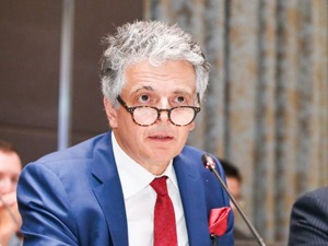 亚投行首席风控官：亚投行正在强化使用本地货币融资能力