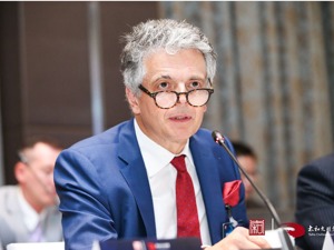 亚投行首席风控官：在基础设施投资方面应当使用国际标准