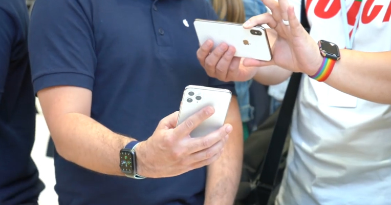 视频｜iPhone新品缺席5G，“不涨价”能收买人心吗？