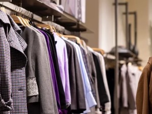 中国服装销量一年减少178亿件，大家不爱买衣服了？