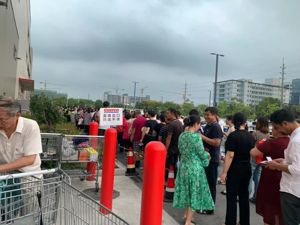 Costco再现排队长龙：10000多瓶茅台来了，只卖1499元！网友：刚退会员卡，又得去办了