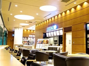 牛肉面价格腰斩，5元泡面敞开供应，机场“天价”餐饮这次真的改了