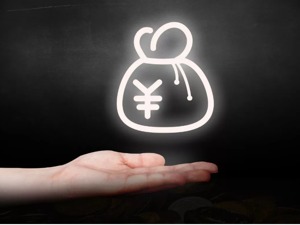 当街撒钱10万又后悔：撒出去的钱有权要回来吗？律师说…